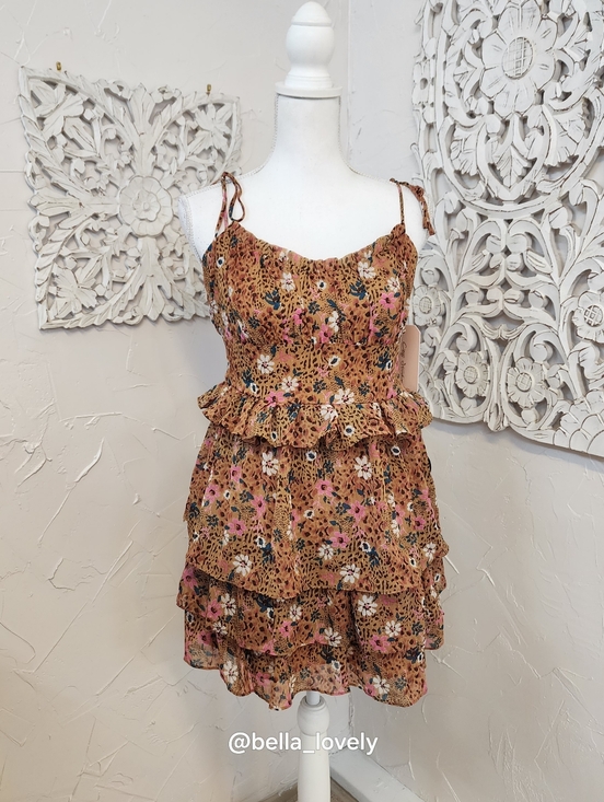 City Studio Dresses & Skirts - NWT Spring Floral Tiered Ruffle Mini Dress in Warm Brown Summer